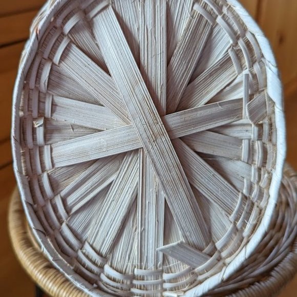 REDUCED Vintage Medium-Sized Shallow White Basket With Handle c Early 1990s - Picture 7 of 7